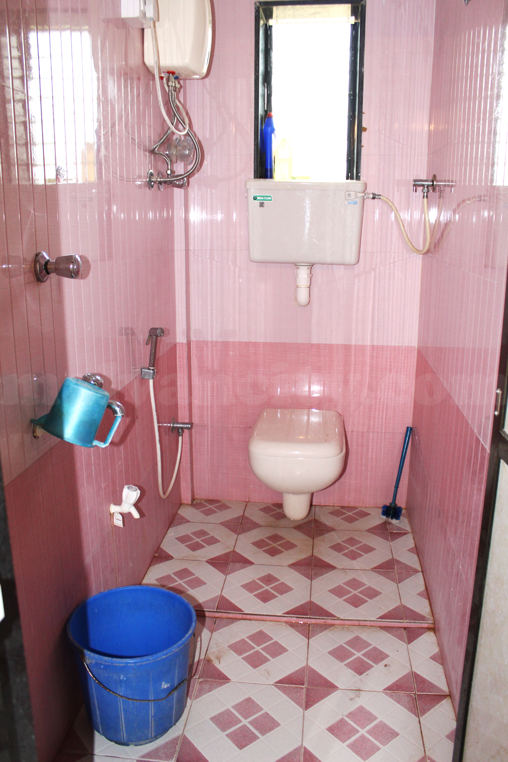 Om Sai Raghu vandana Home Stay Bathroom
